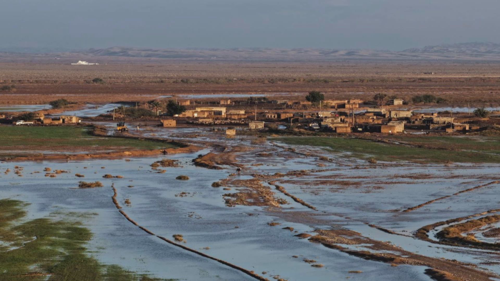 لافاو گوندێکی واست گەمارۆ دەدات؛ لە شێوەی دوورگەی لێهاتووە