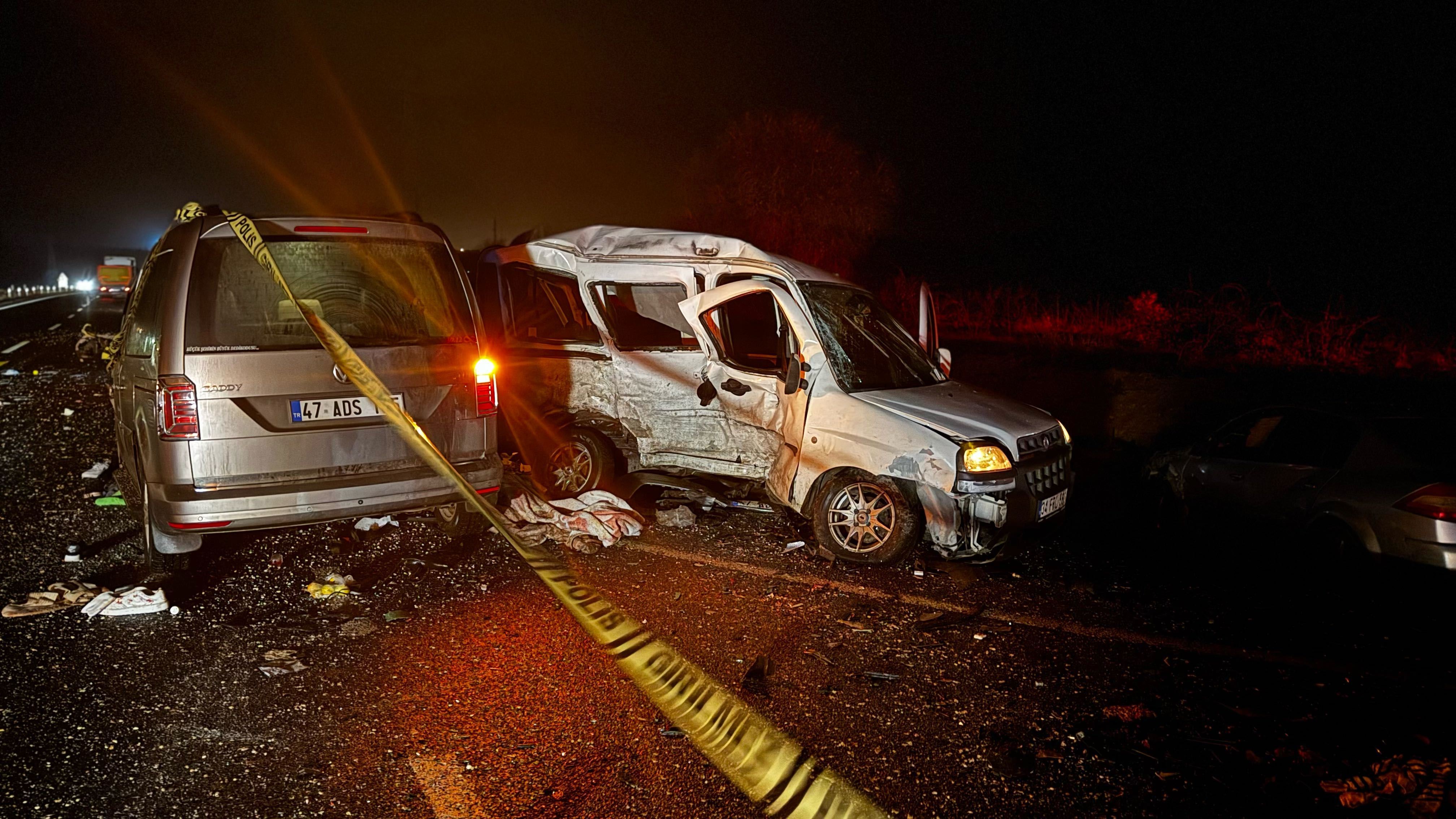 3 otomobîl li hev qelibîn / Wêne: AA