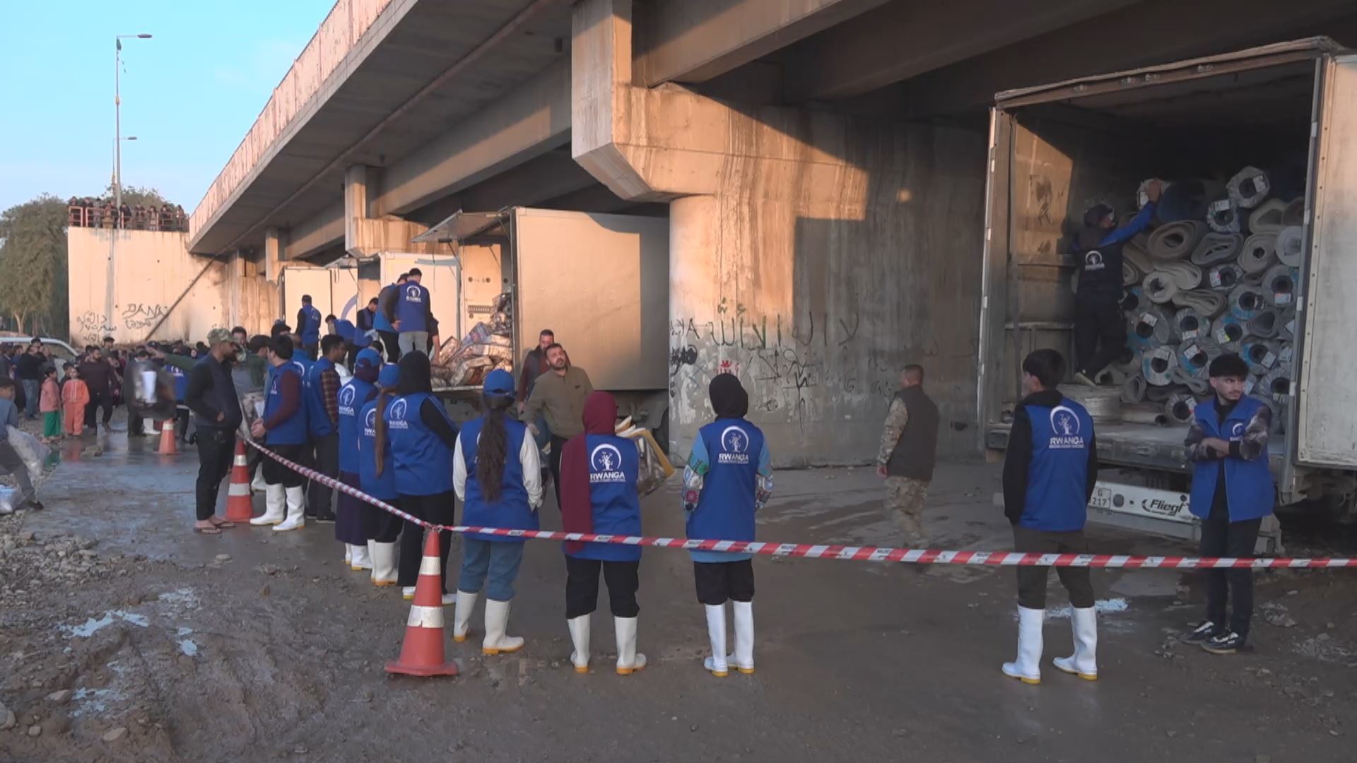 Tîmên Rwangayê alîkariyê belav dikin\ Wêne û Vîdeo: Rûdaw