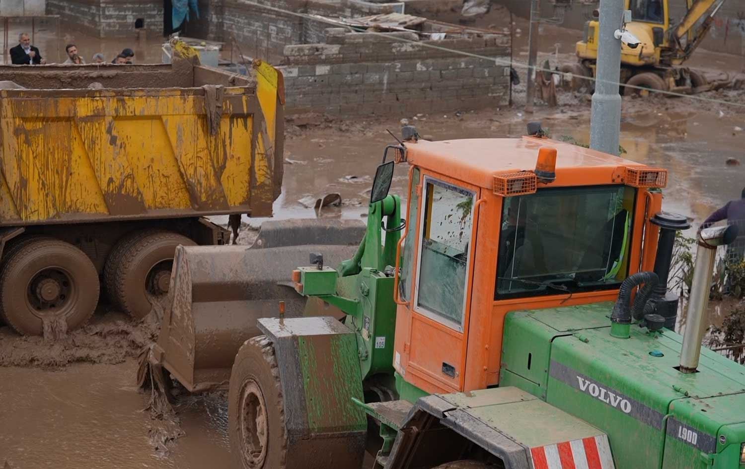 دیمەنی پاککردنەوەی ناحیەی شۆڕش لە پاشماوەکانی لافاو