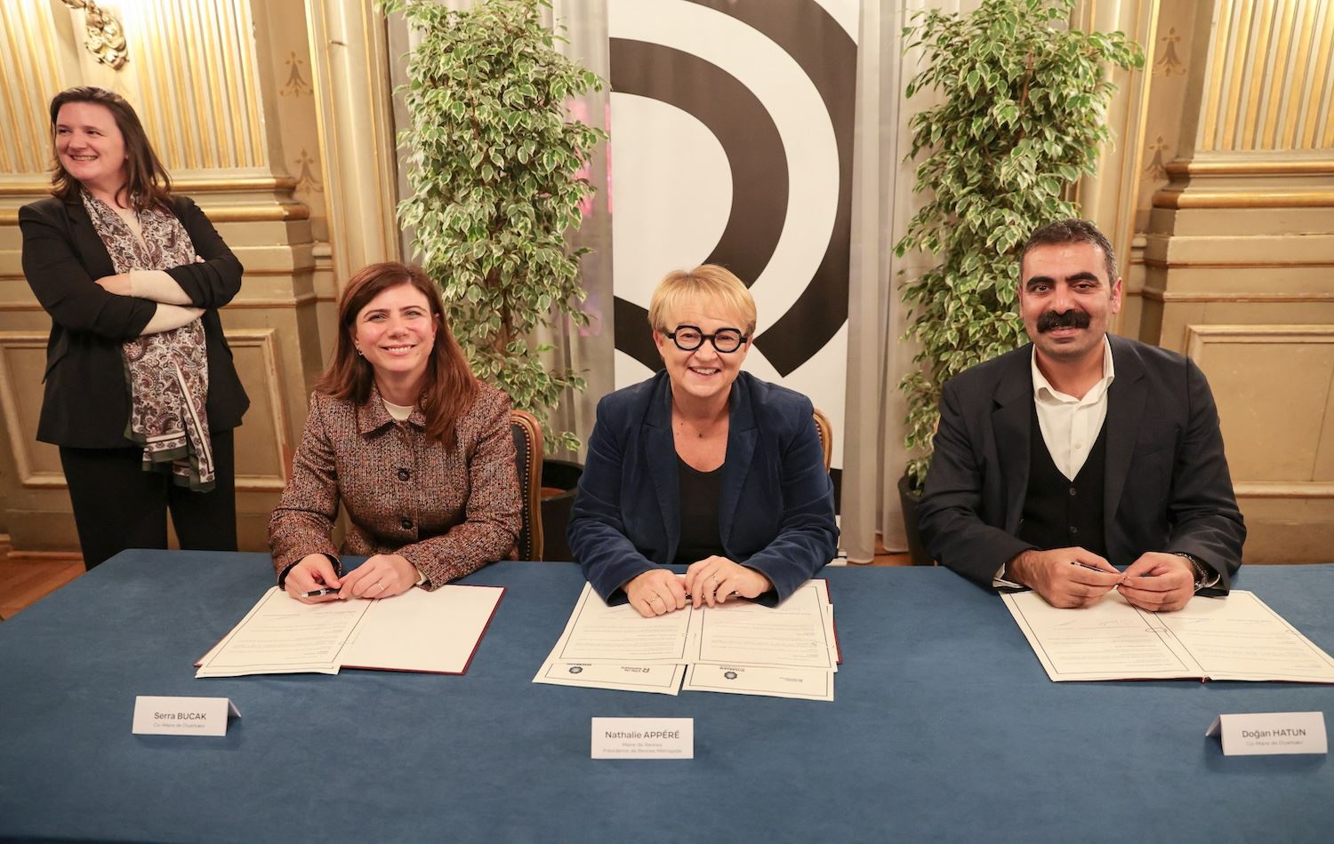 Diyarbakır Büyükşehir Belediyesi ile Fransa'nın Rennes Belediyesi arasında kardeş şehir protokolü imzalandı

☑️ Protokol, DBB'nin uluslararası alandaki ilk resmi kardeş şehir anlaşması oldu