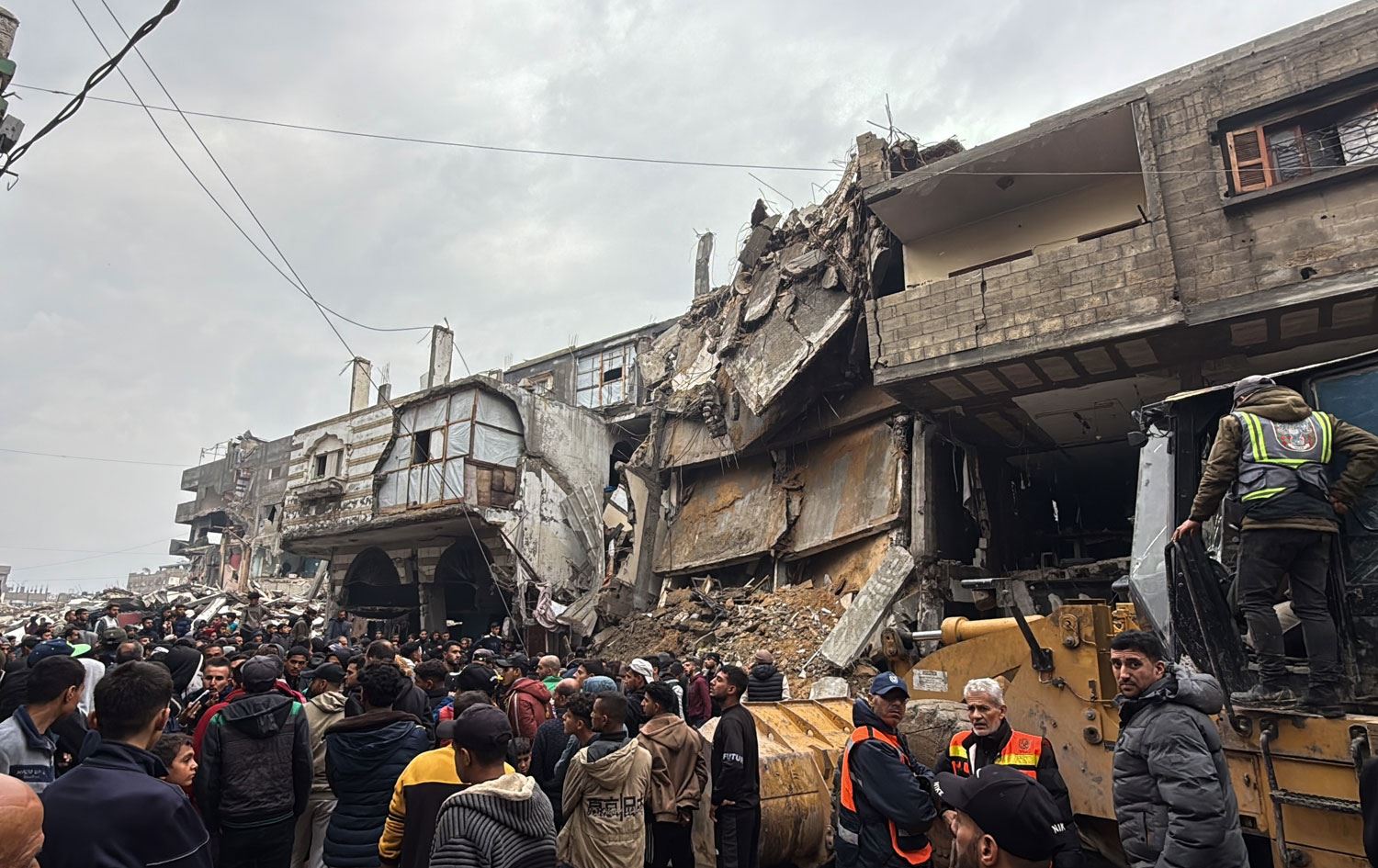 Xaniyekî ku ji ber bahozê rûxiyaye / Wêne: AA