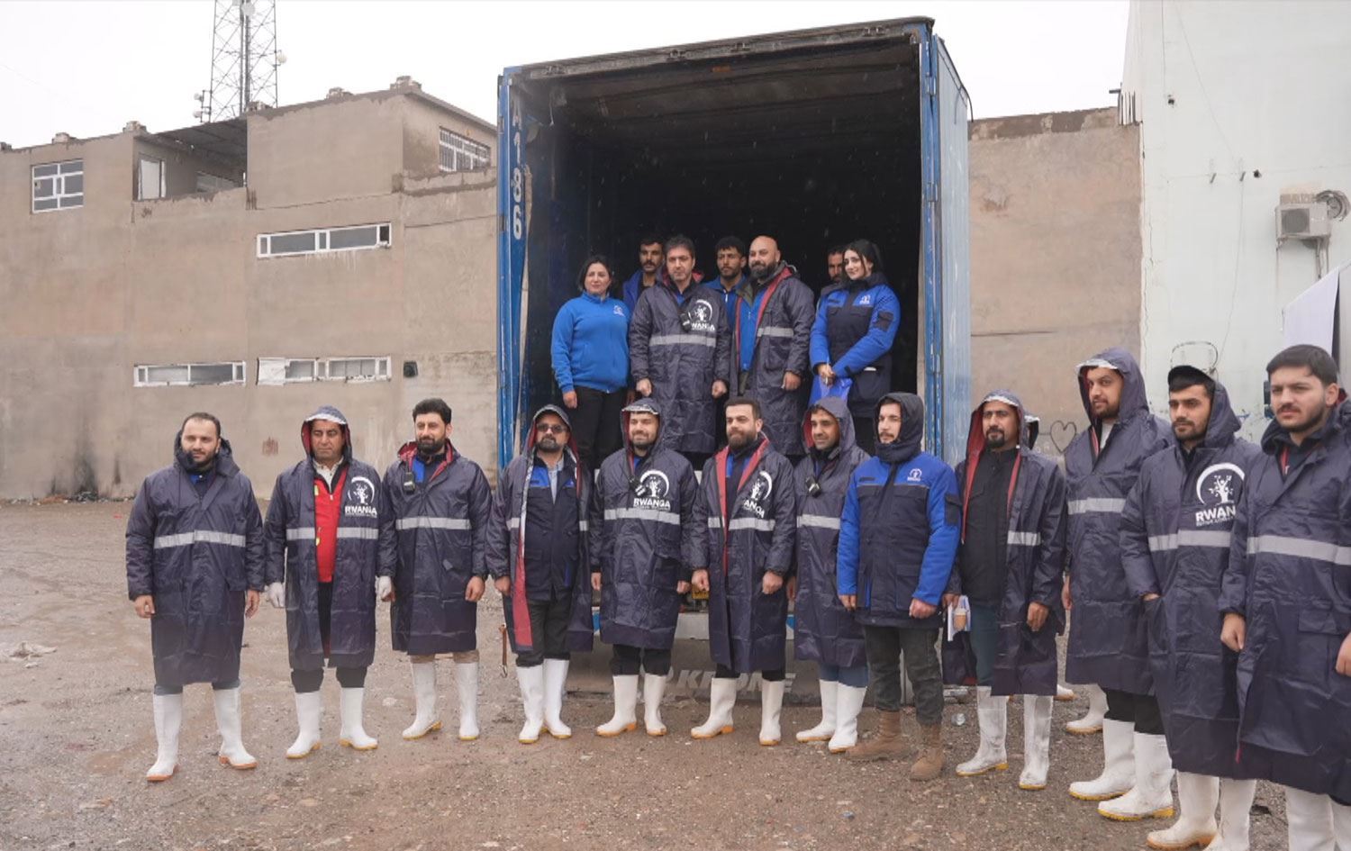 فريق مؤسسة "روانگە" خلال الحملة الإغاثية في جمجمال 