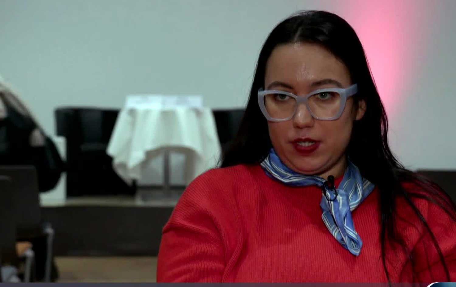 رۆنیا عوسمان، کچە شاعیر و رۆماننووسی دیاری ئەڵمانیا 