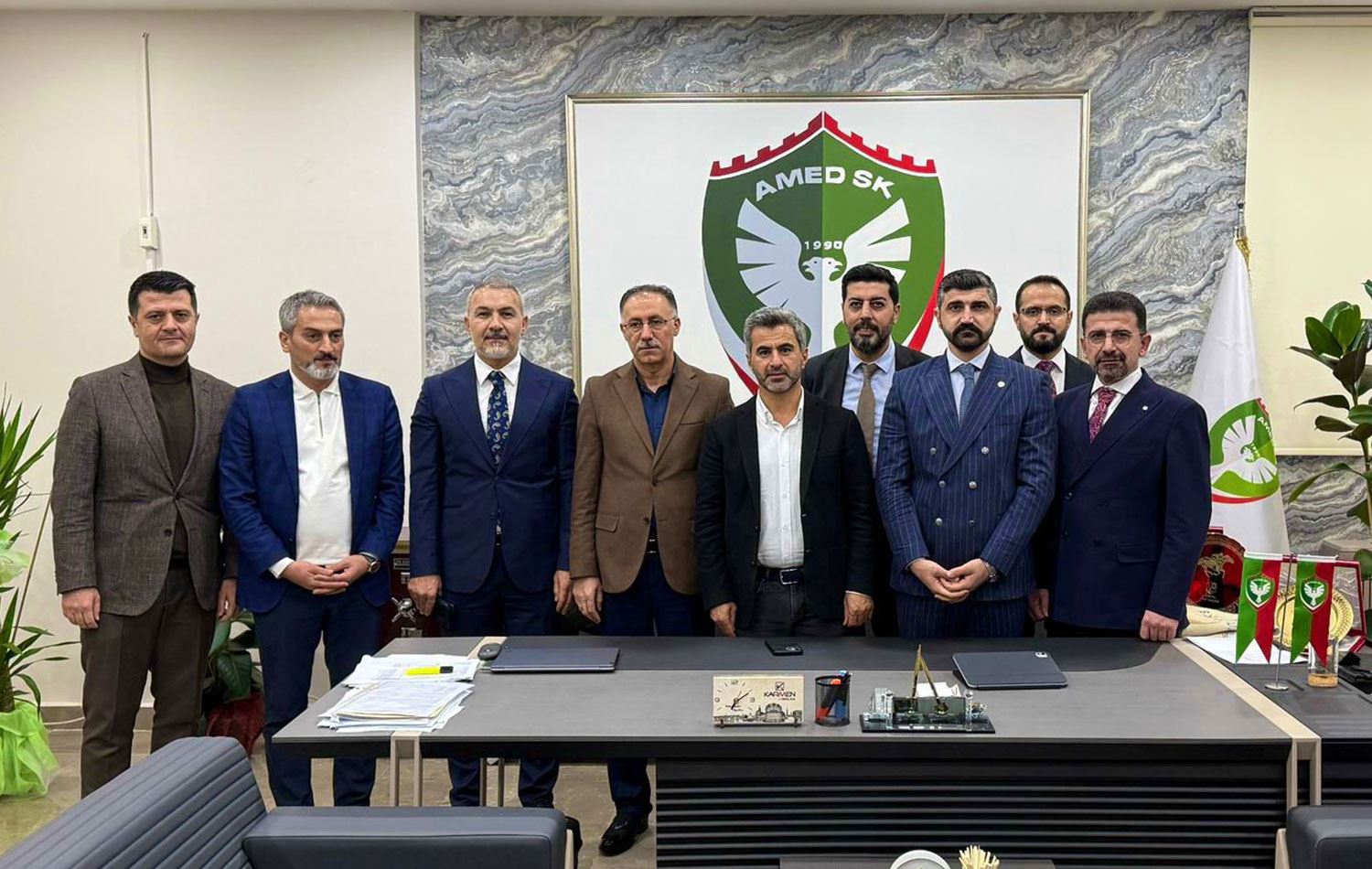 Baro başkanları Amedspor Başkanı Nahit Eren'i ziyaret etti. 