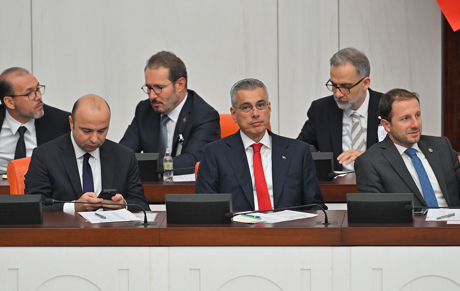 Genel Kurul çalışmalarına katılan Sağlık Bakanı Kemal Memişoğlu (ortada). / AA