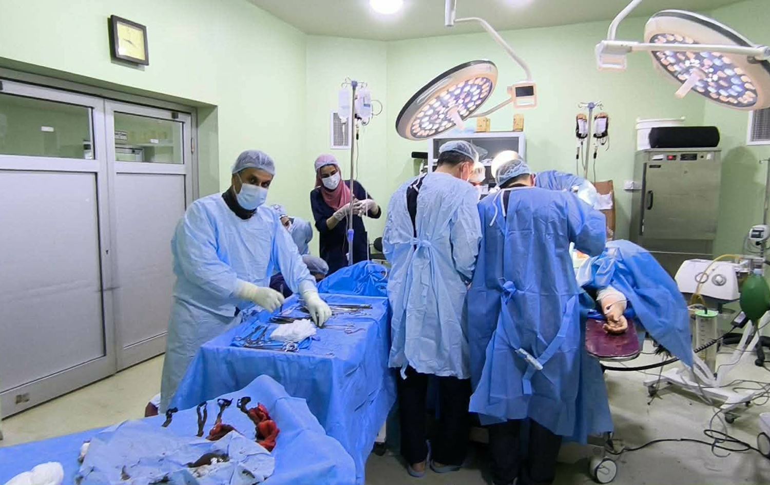 کاتی نەشتەرگەرییەکە.