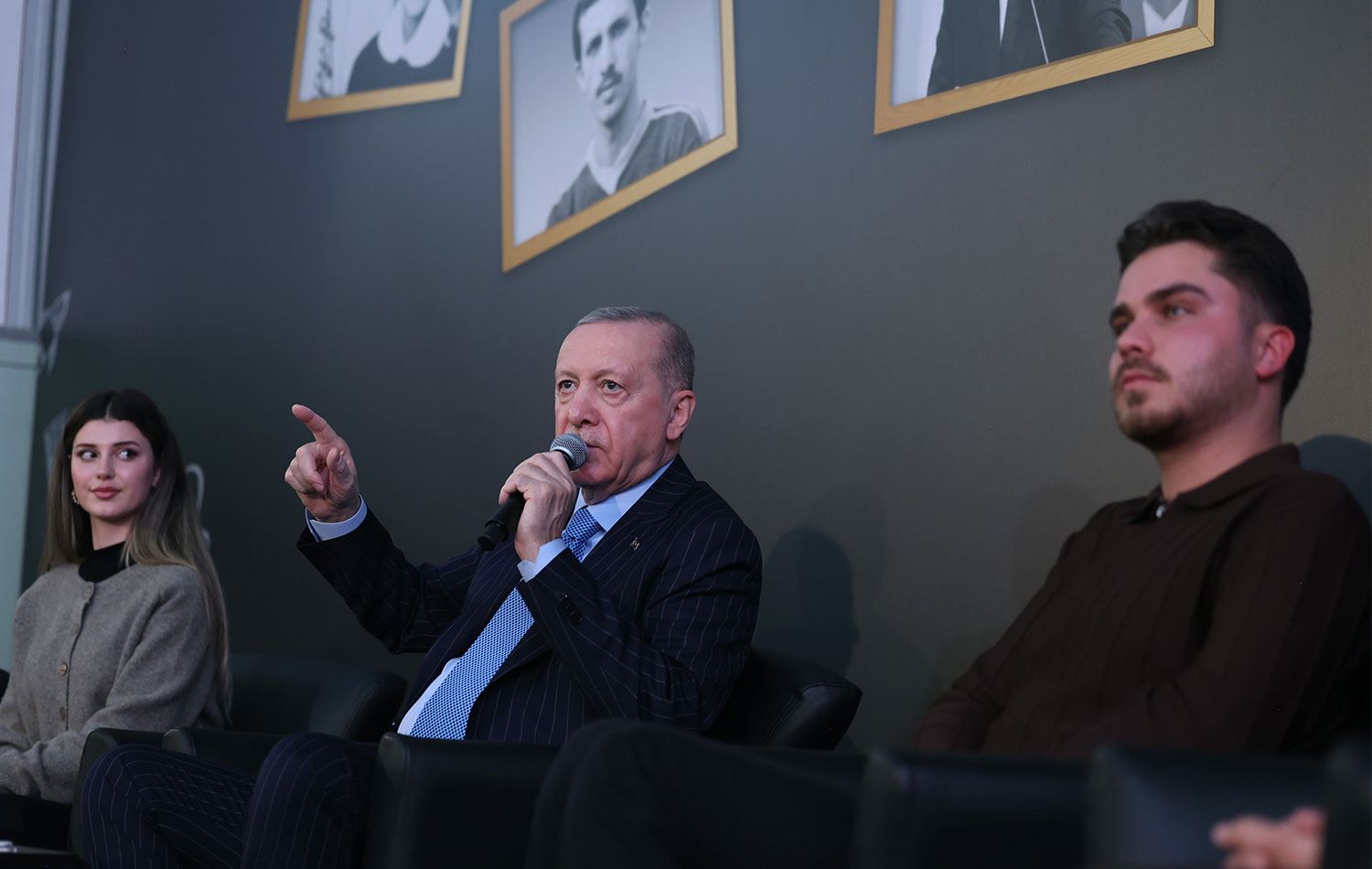 Erdoğan, "AK Parti Gençlik Buluşmaları Kampüs Programı" kapsamında gençlerle bir araya geldi. / AA