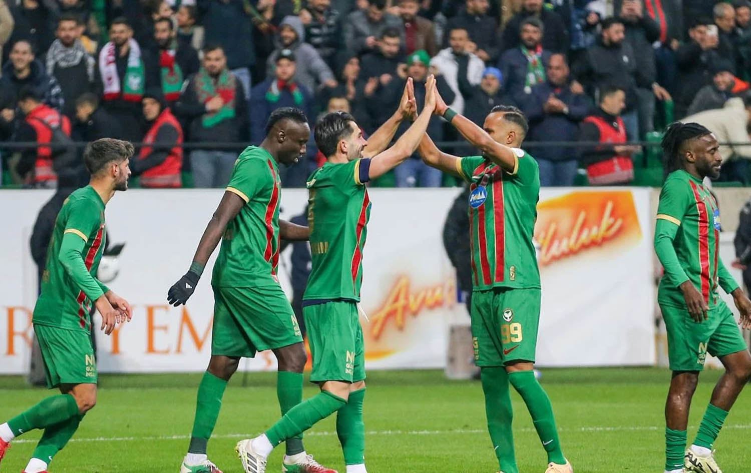 ژمارەیەک یاریزانی ئامەدسپۆر