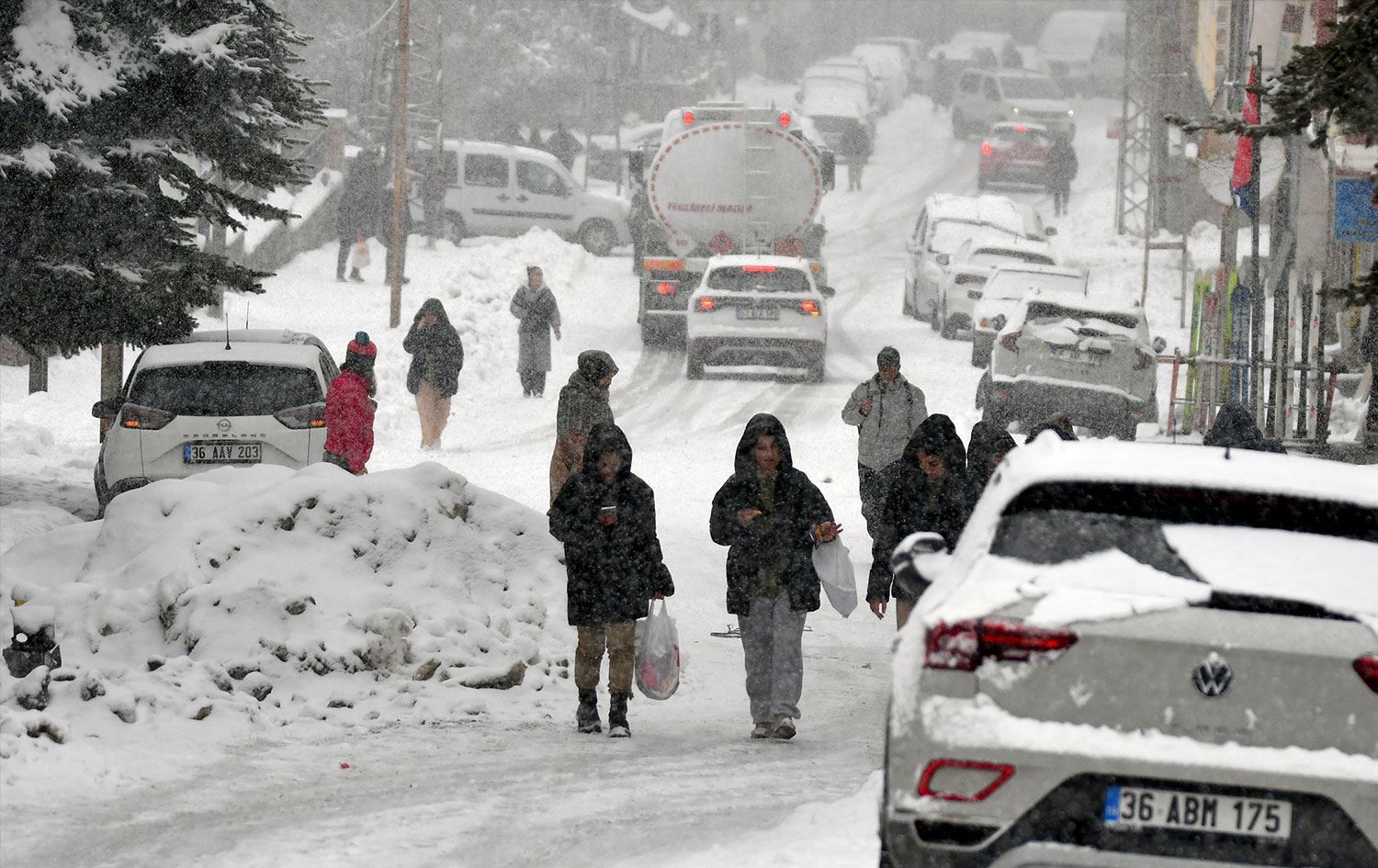 Li Qersê berf dibare / Wêne: AA