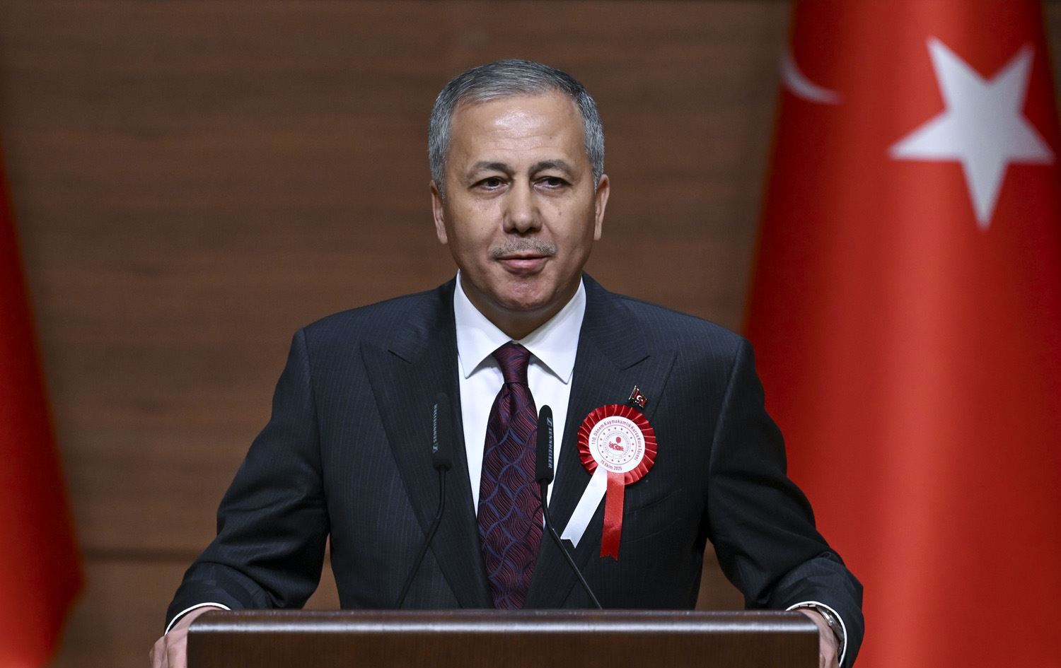 عەلی یەرلیکایا، وەزیری ناوخۆی تورکیا