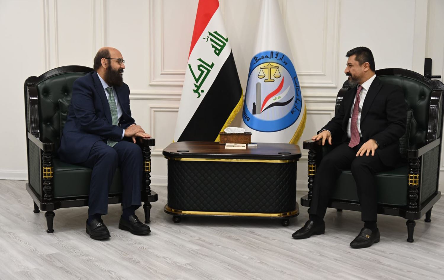 وزير العدل العراقي خالد شواني وأمير الطائفة الإيزديين في العراق والعالم حازم تحسين بيك