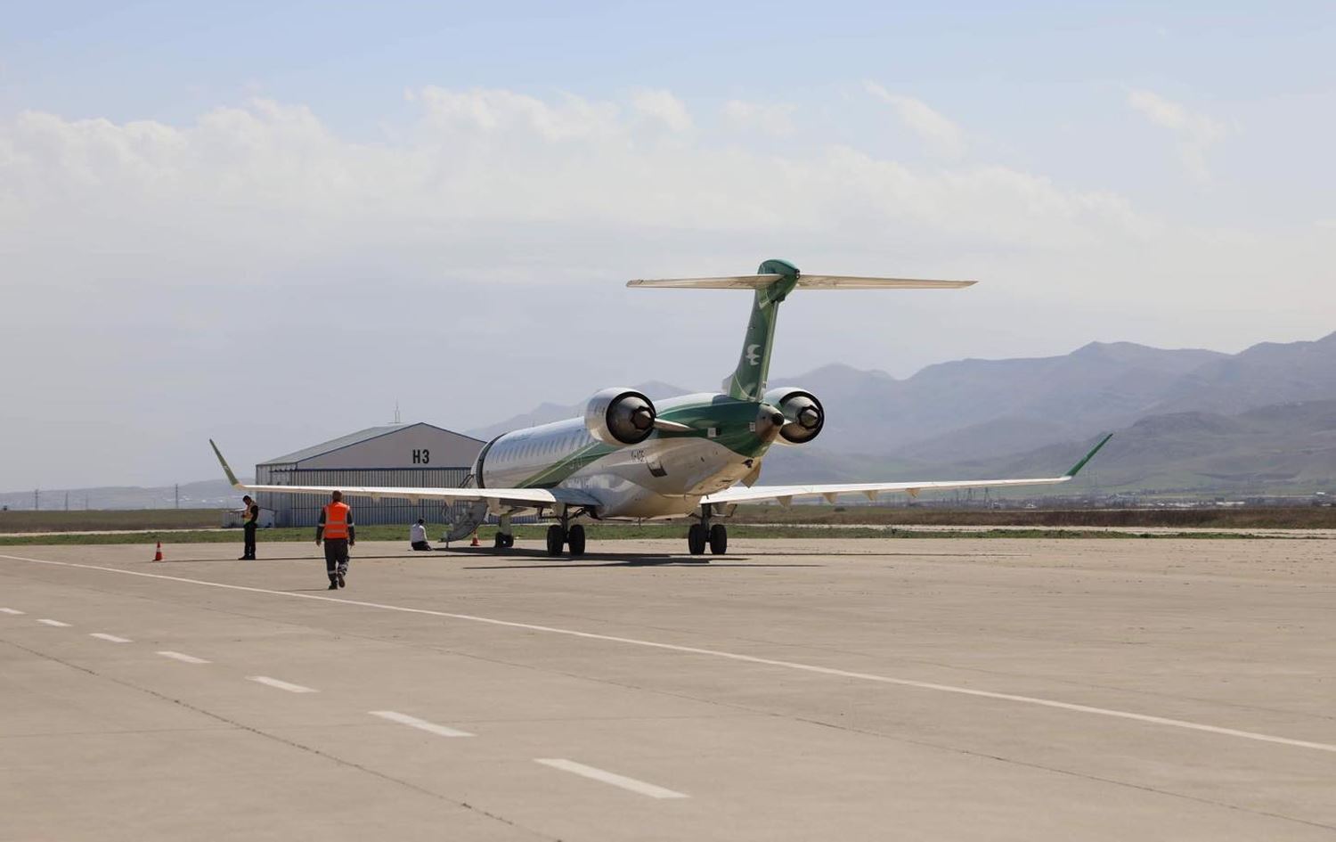فڕۆکەیەک لە فڕۆکەخانەی نێودەوڵەتیی سلێمانی