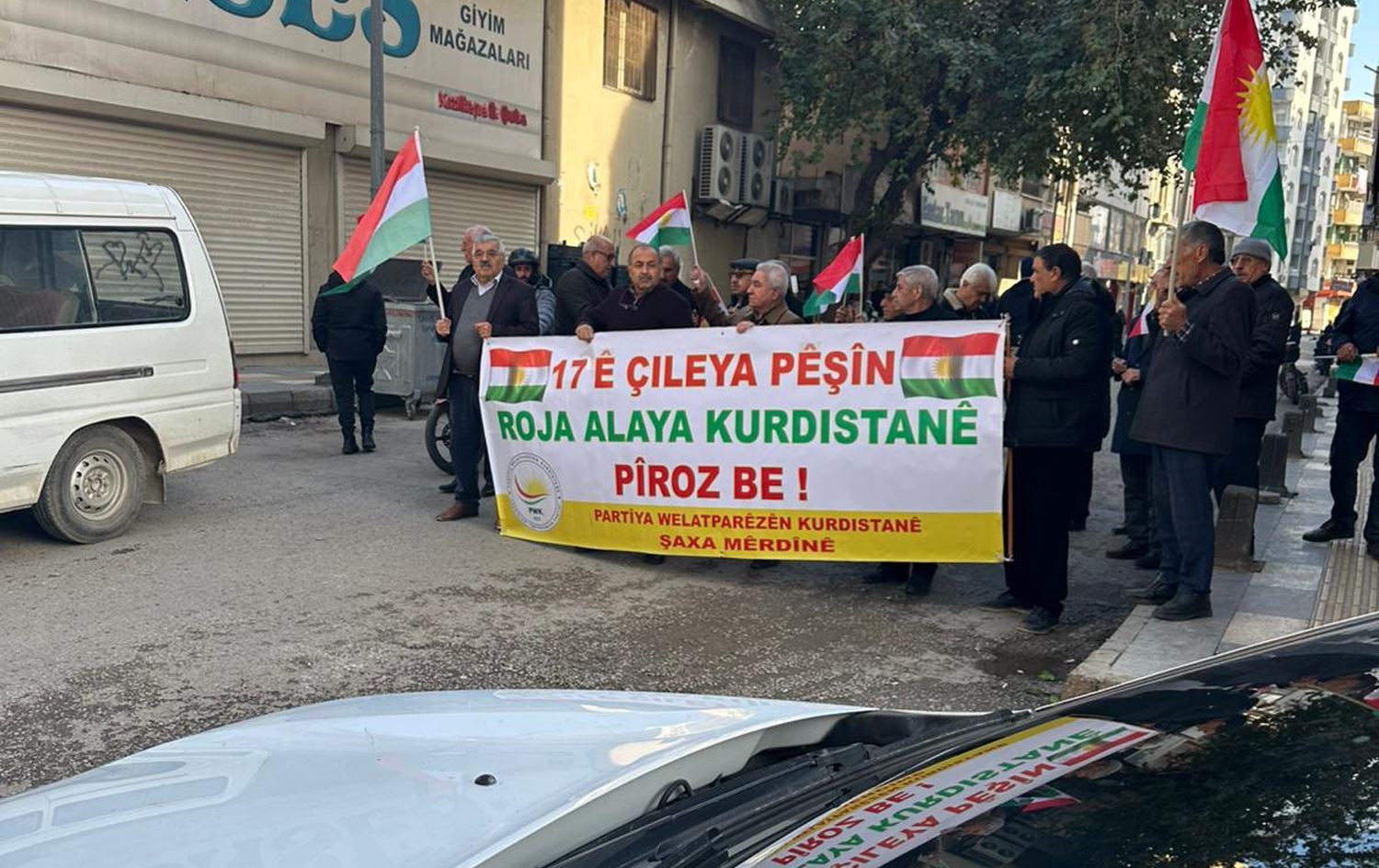 PWKyê li Mêrdînê Roja Alaya Kurdistanê pîroz kir /Wêne: Rûdaw