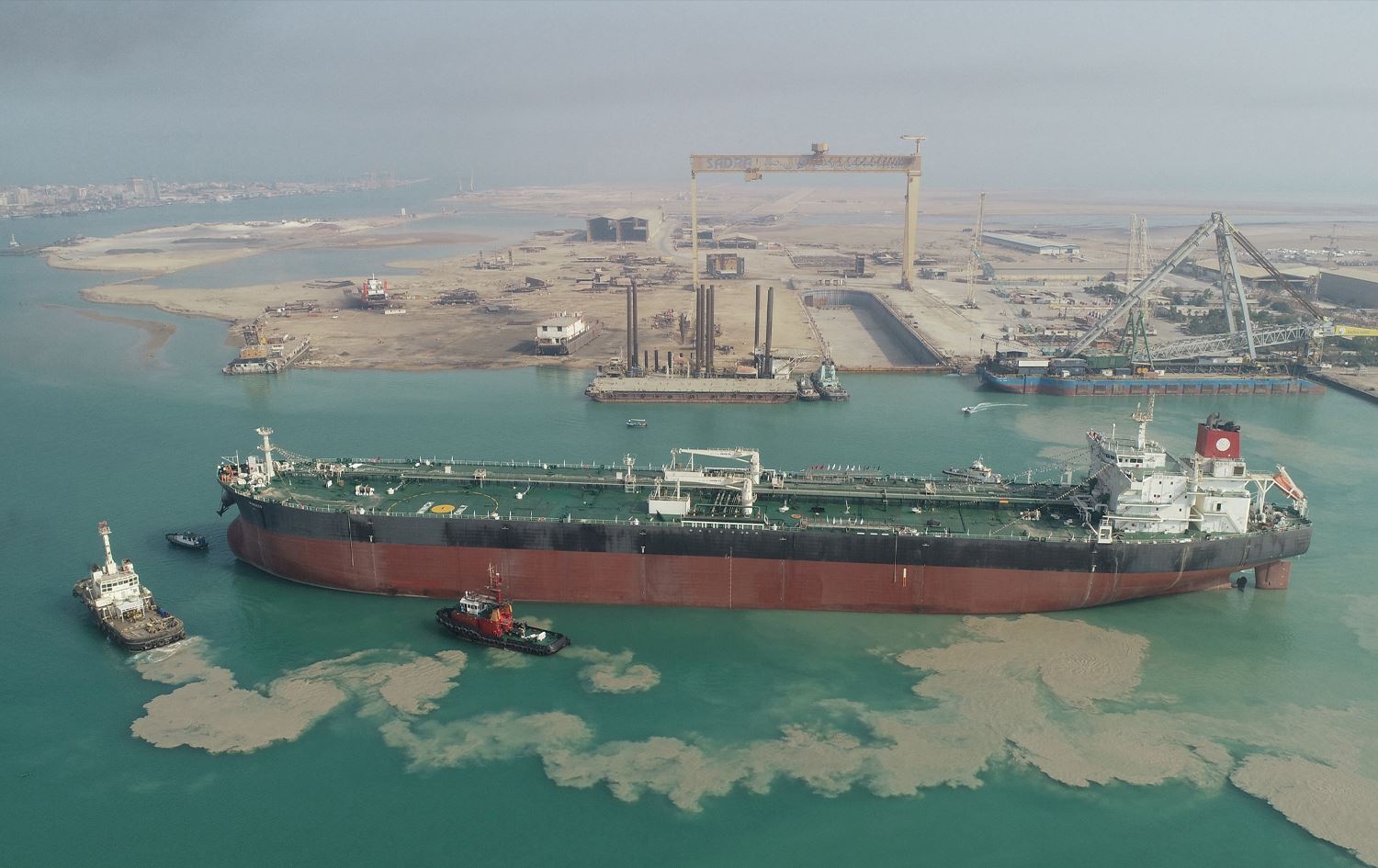 بڕیارەکەی ترەمپ لەبارەی ڤەنزوێلا بازاڕی شڵەژاند؛ نەوت بەرزبووەوە و پشکی کۆمپانیاکان فڕین