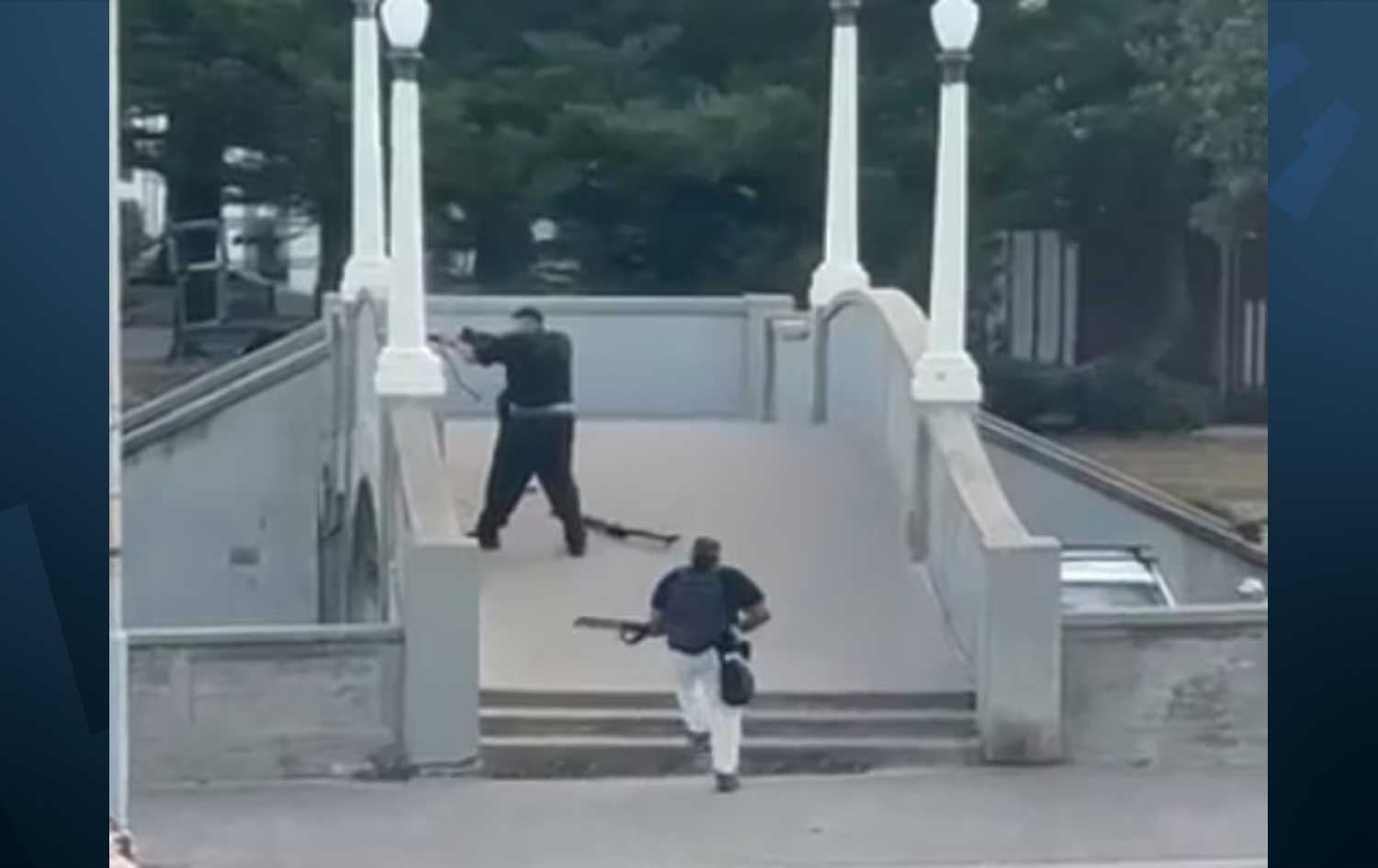 وێنەیەکی ساتی تەقەکردنی هێرشکارەکان لە ئاهەنگی جووەکان لە سیدنی