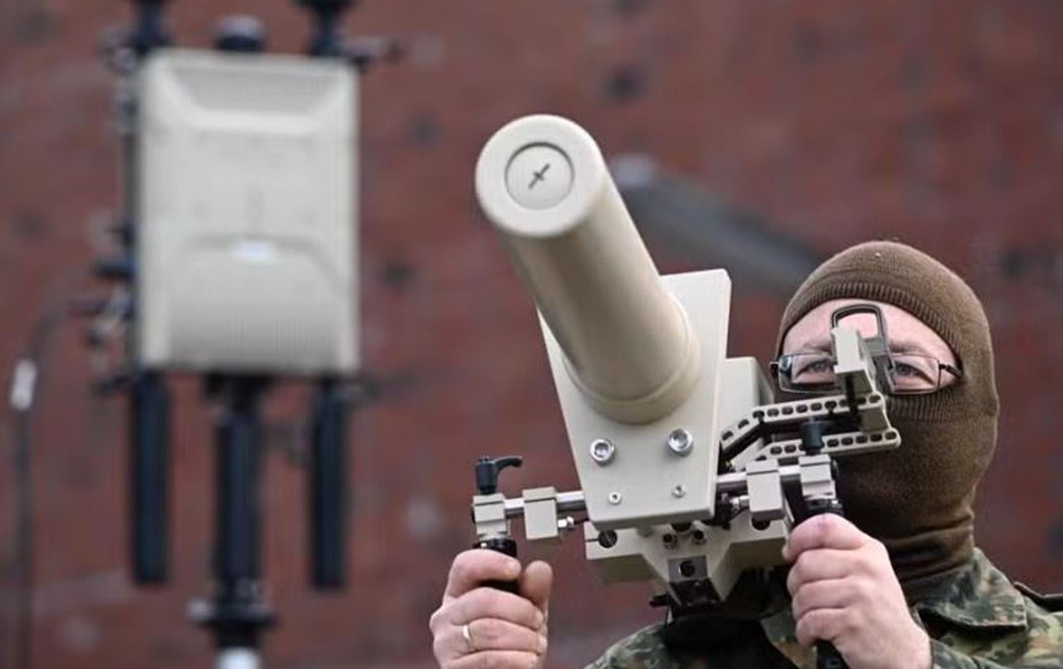 جندي ألماني خلال تدريب على الدفاع ضد الطائرات المسيّرة في هامبورغ-AFP