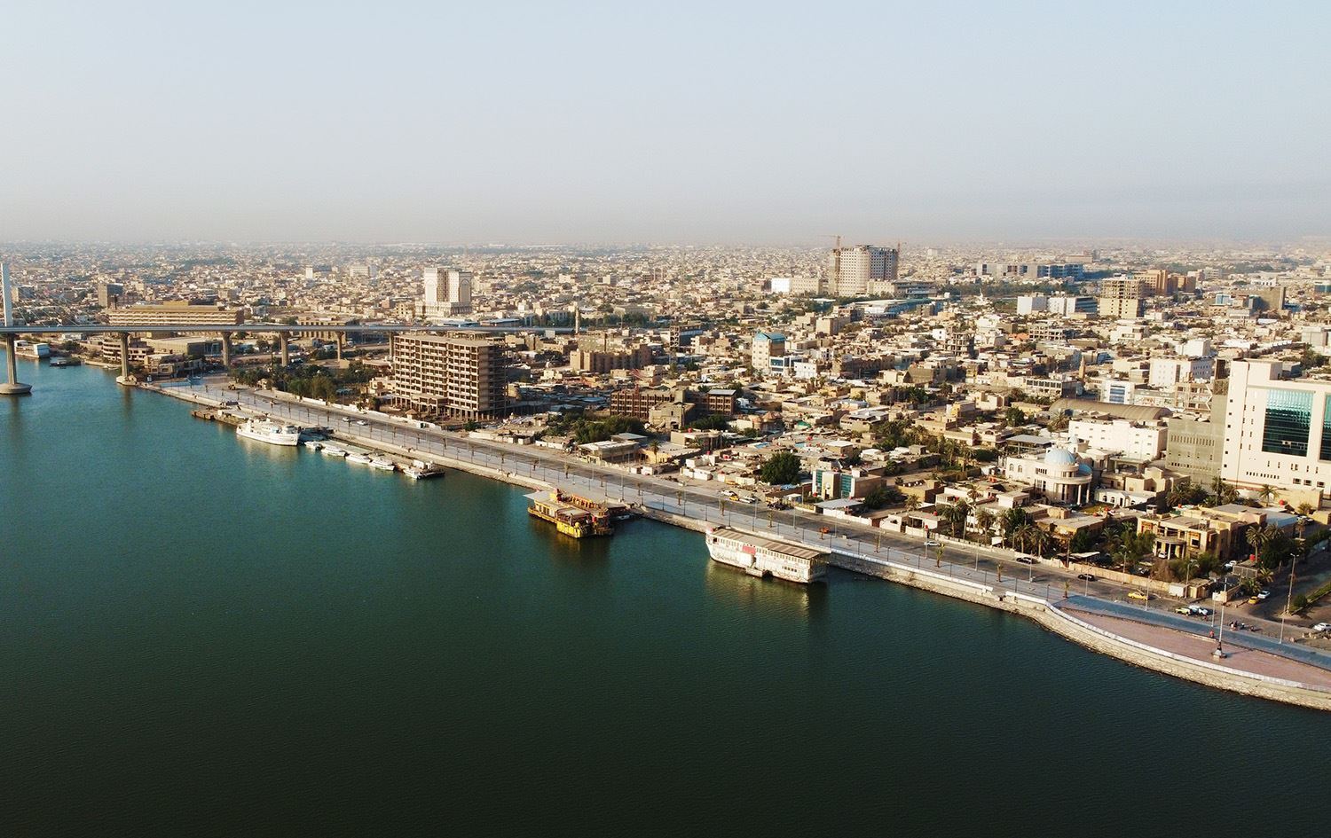 مشهد لمدينة البصرة