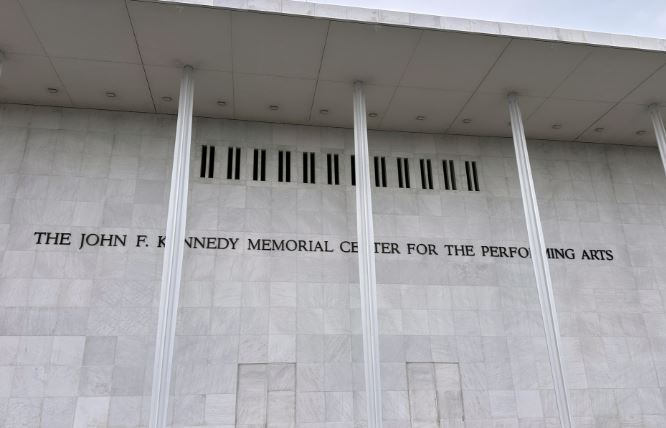 ترەمپ ناوەندی کولتووریی کێنەدی بە ناوی خۆیەوە دەکات