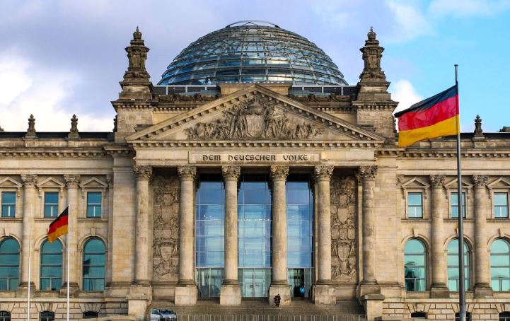 لە نۆ مانگدا زیاتر لە 1,400 پەرلەمانتار ئامادەی دانیشتنی پەرلەمانی ئەڵمانیا نەبوون