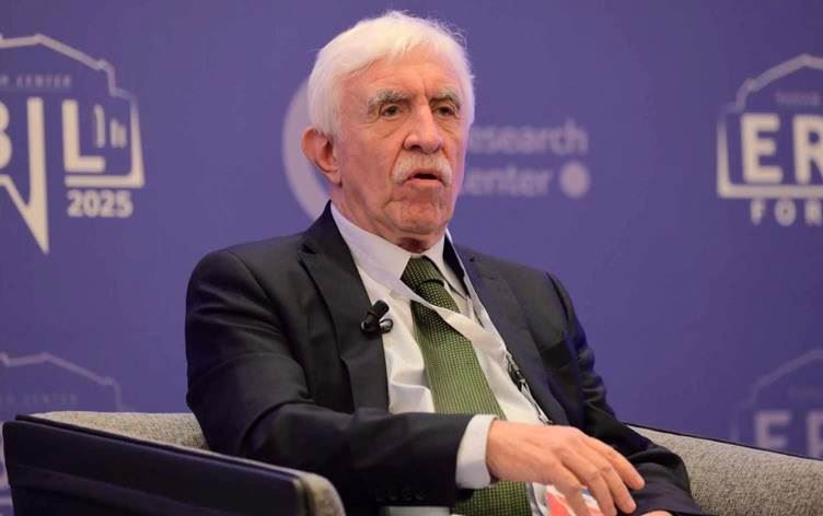 جەنگیز چاندار بۆ ئەردۆغان: سنوورێک بۆ هاکان فیدان دابنێ