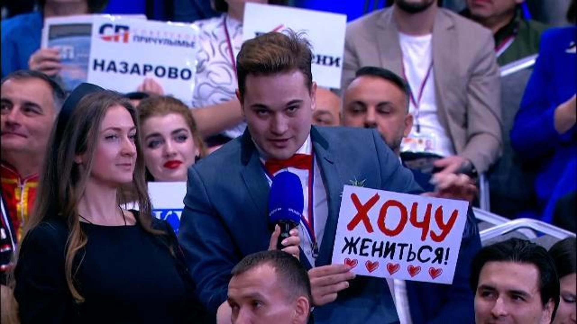 Rus gazeteci, Putin'in yıl sonu basın toplantısı sırasında kız arkadaşına evlenme teklif etti