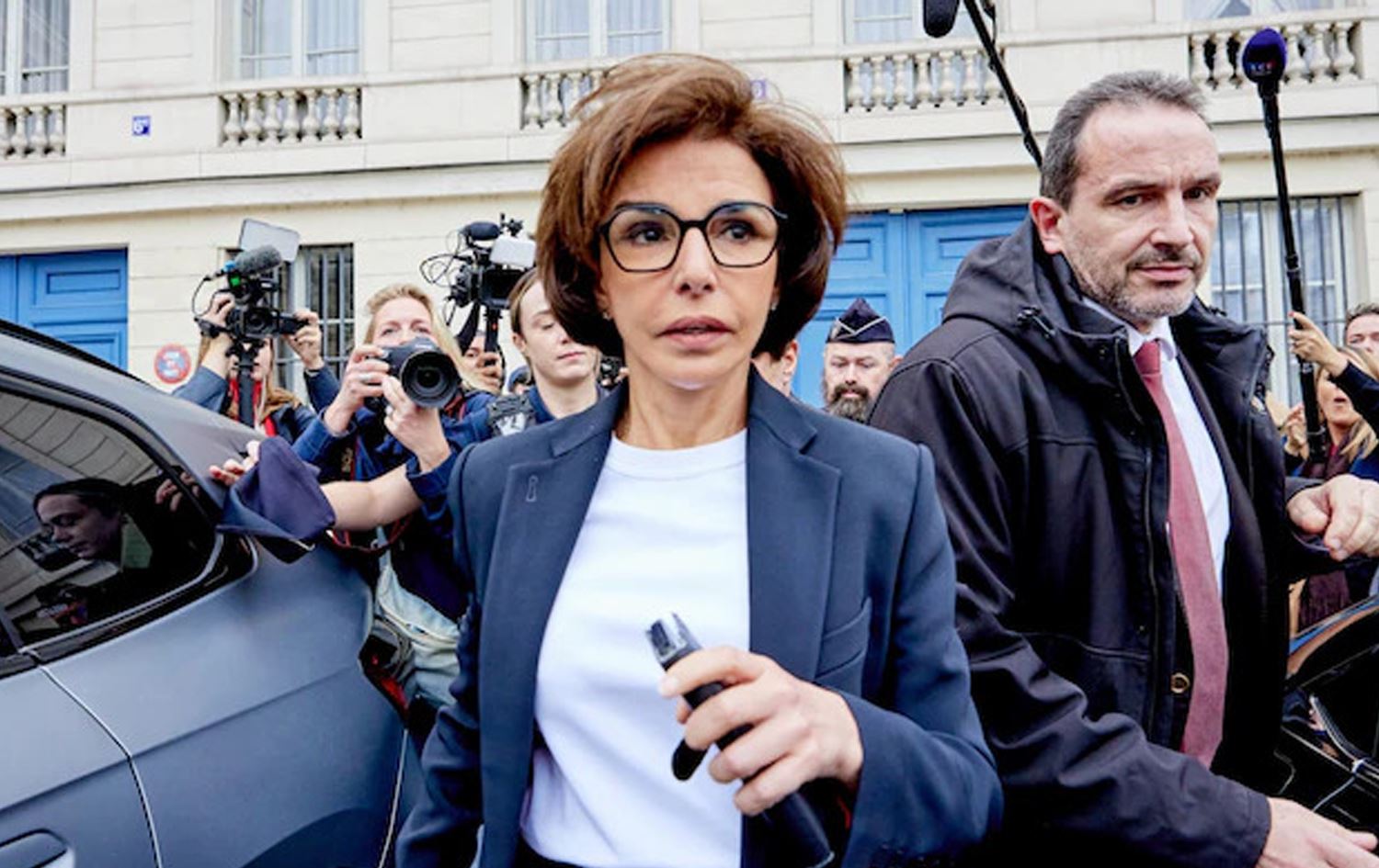 پۆلیسی فەرەنسا بە تۆمەتی گەندەڵی هەڵیکوتایە سەر ماڵی وەزیری رۆشنبیری