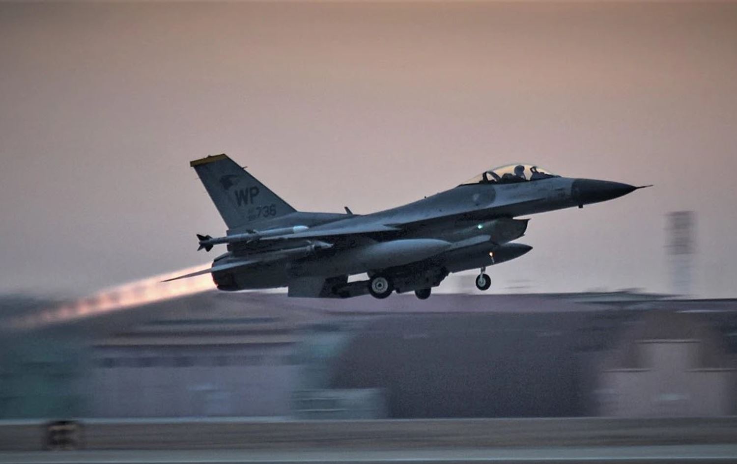 ئەمریکا لە وەڵامی کوژرانی دوو سەرباز و وەگێڕێک لە سووریا بە 100 مووشەک لە داعشی دا