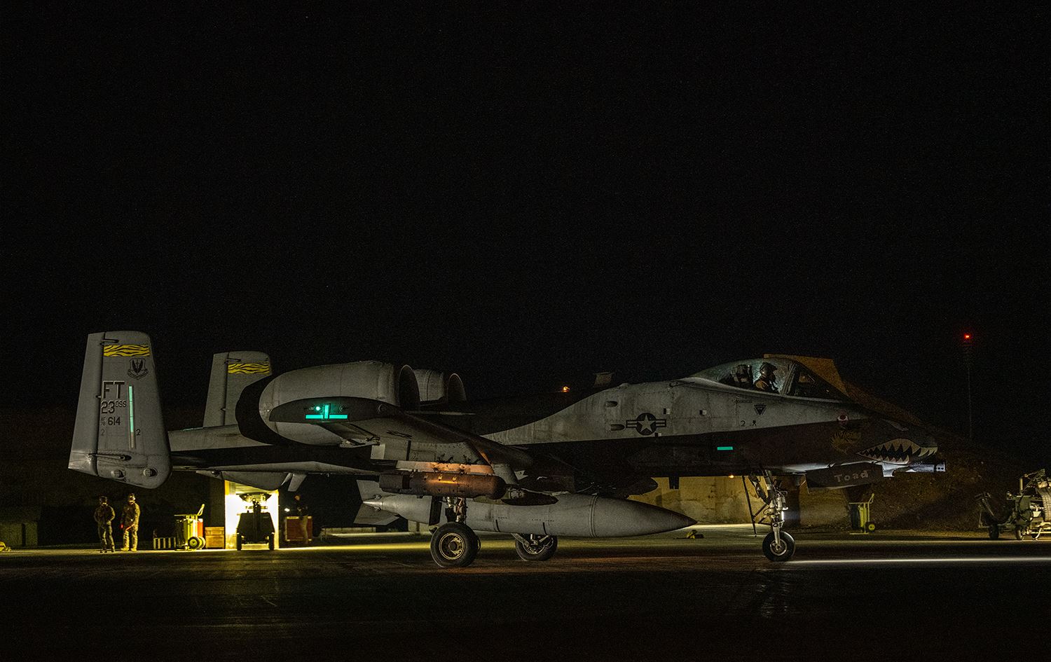  صورة التقطها الجيش الأميركي في 19 كانون الأول 2025 تظهر طائرة A-10 ثندربولت II تابعة لسلاح الجو الأميركي على المدرج في قاعدة ضمن منطقة مسؤولية القيادة المركزية