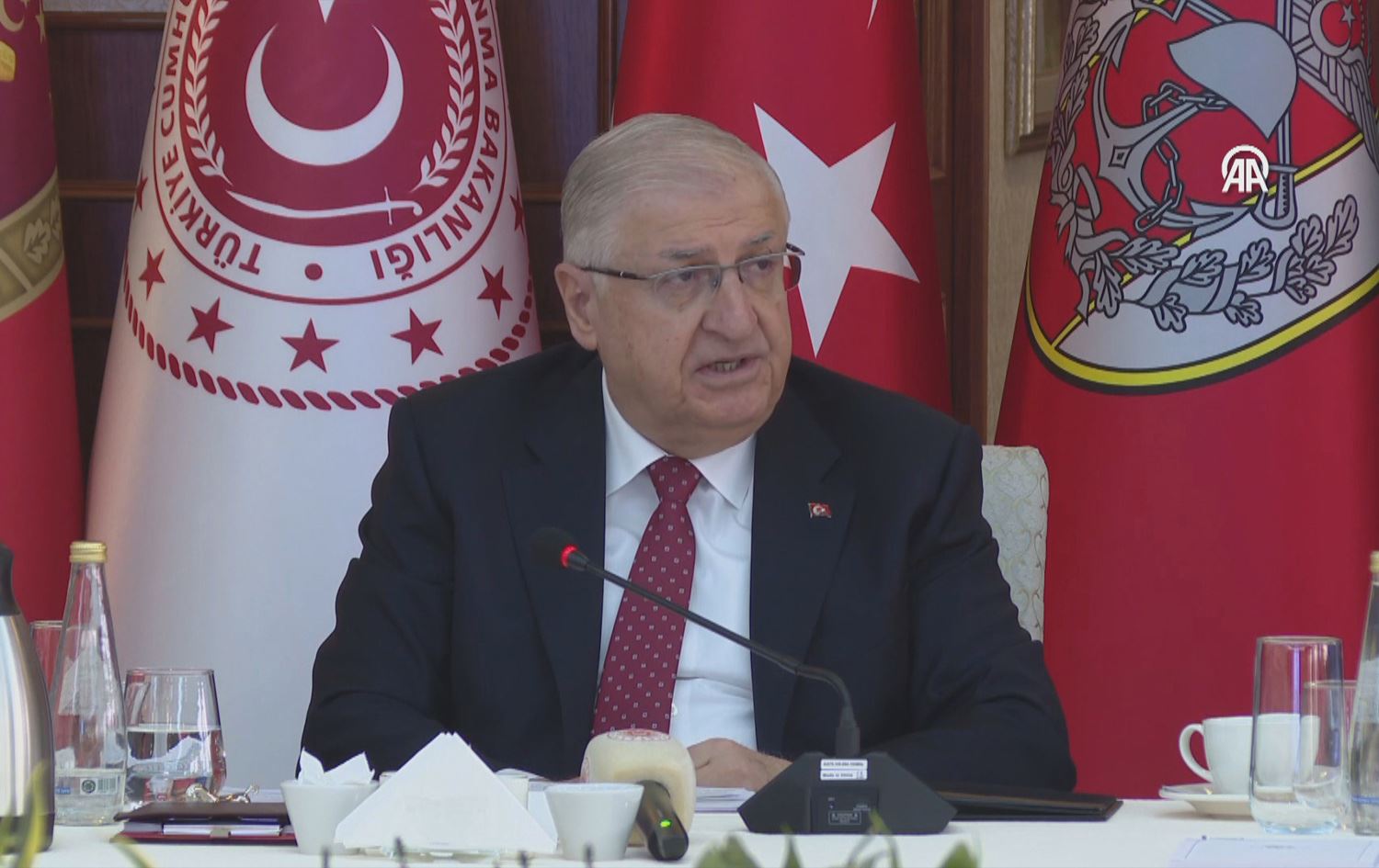  یاشار گولەر، وەزیری بەرگریی تورکیا 