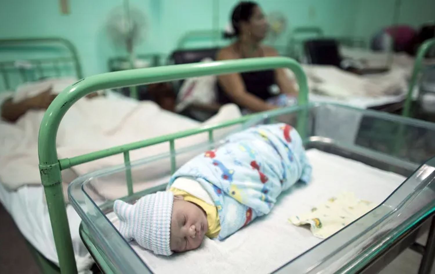 کۆرپەیەک لەنێو شووشە دانراوە. وێنە: ASharqNews