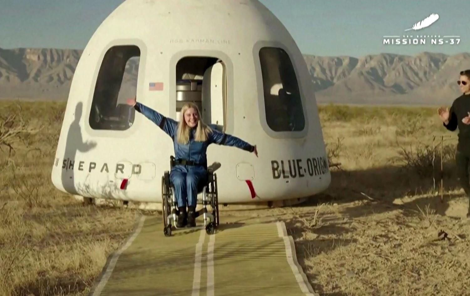 ئەو کچە نیڤشکانەی گەشتی بۆشایی ئاسمانی کرد