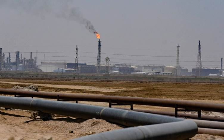 کێڵگەیەکی نەوت لە بەسرە. وێنە: بڵند تاهیر- رووداو