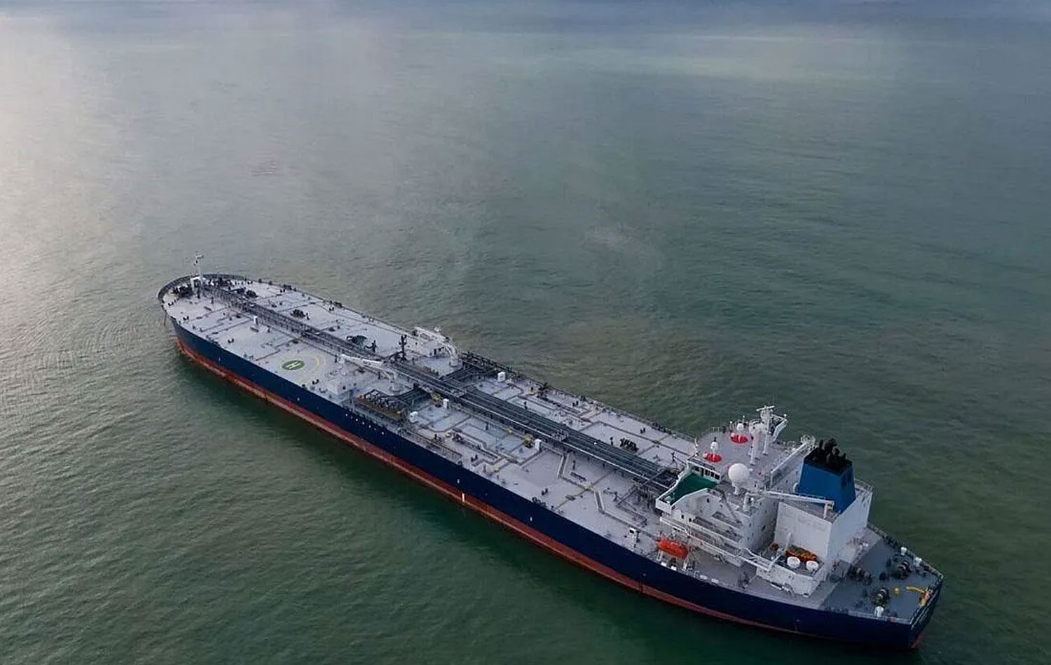 ABD, Venezuela açıklarında bir petrol tankerini takibe aldı