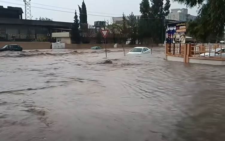 مشهد من فيضانات جمجمال