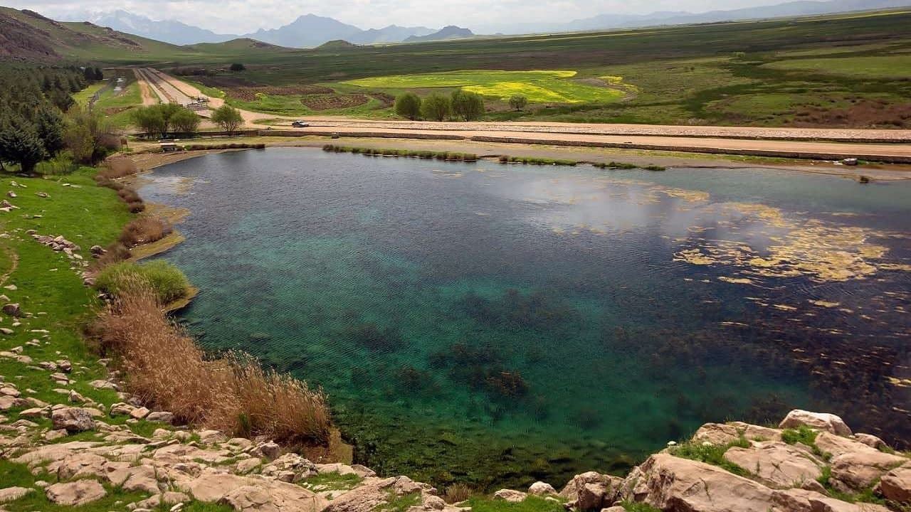 ژینگەی کرماشان: دوای پڕکردنەوەی بیرە بێ مۆڵەتەکان، تاڵاوی هەشیلان بووژاوەتەوە