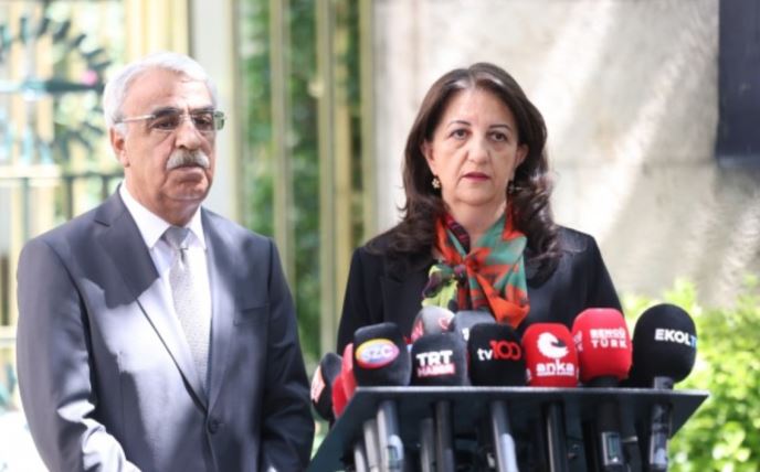 شاندی ئیمراڵیی دەم پارتی لەگەڵ وەزیری داد و سەرۆکی پەرلەمانی تورکیا کۆدەبێتەوە