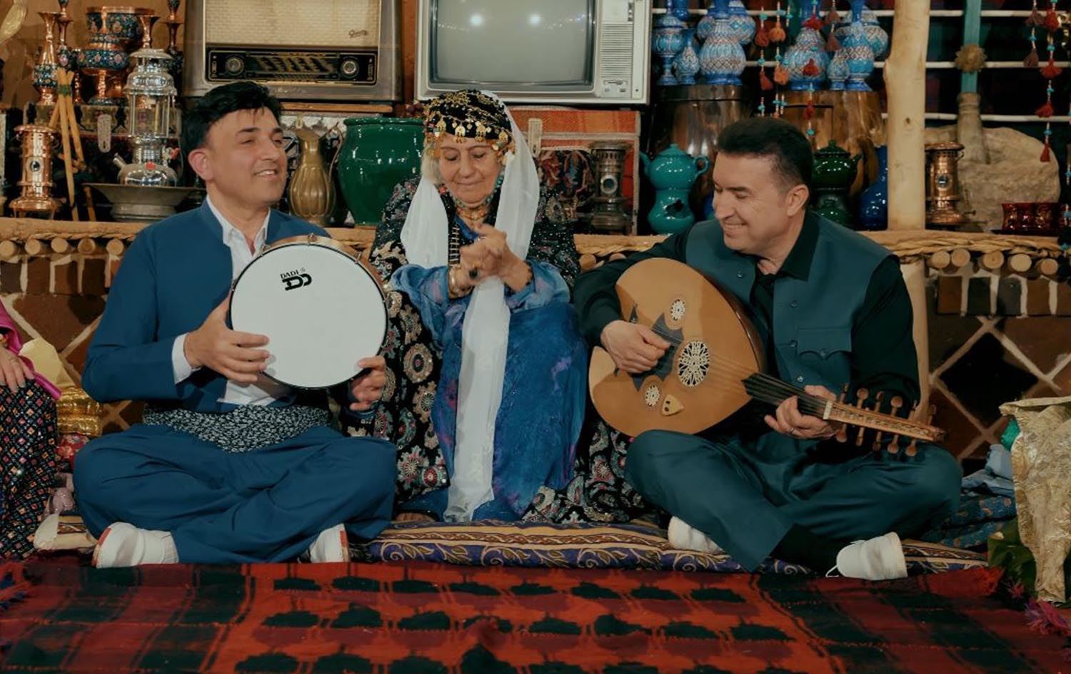 ماهیر ئەمین و هێمن حوسێن لە ڤیدیۆکلیپی (گوڵچنین) 