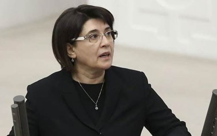 یانەی بورسەسپۆر بەهۆی جنێودان بە لەیلا زانا سزادرا