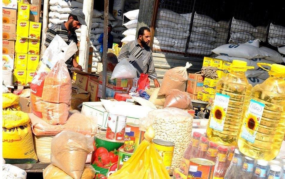 بەشەخۆراکی مانگانە لە یەکێک لە بریکارەکانی دابەشکردنی خۆراک