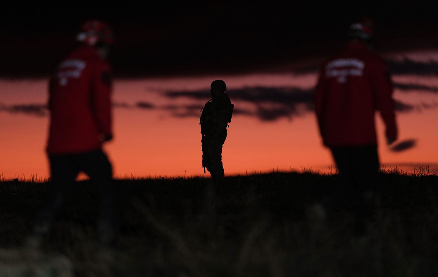  Bölgede jandarma, itfaiye ve sağlık ekipleri enkazda çalışmalarını sürdürüyor. / AA