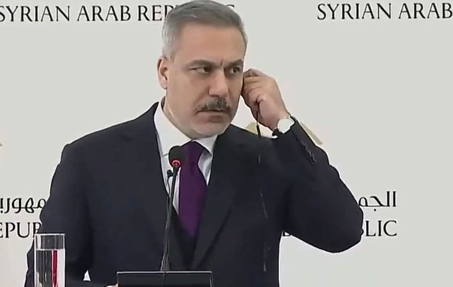 Türkiye Dışişleri Bakanı Hakan Fidan'ın şaşkınlık yaşadığı anlar.