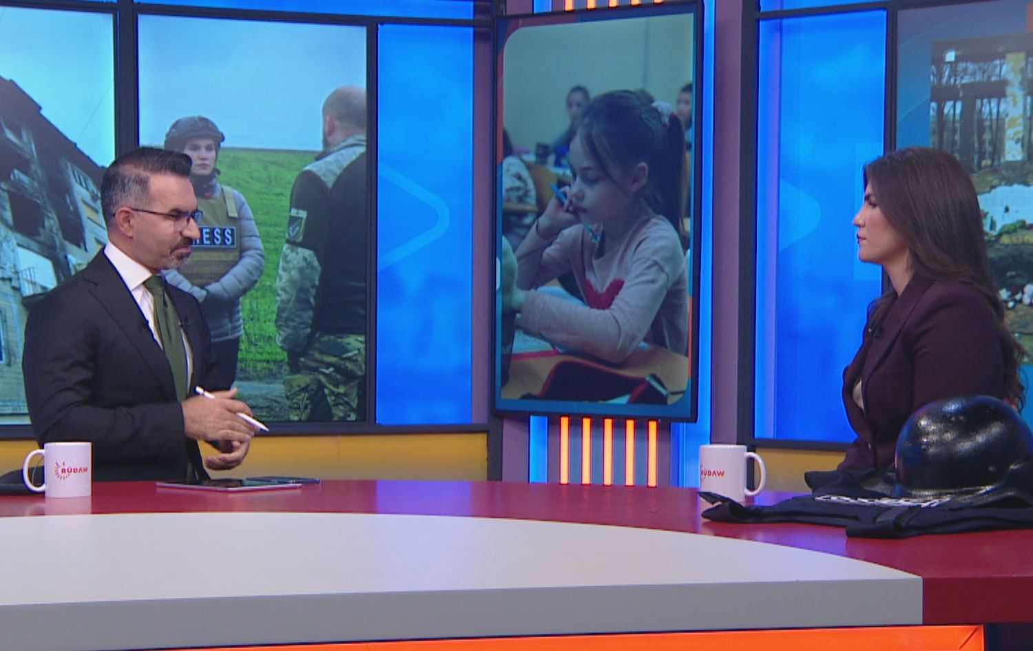 هیوا جەمال، پێشکێشکاری رووداو  و دڵنیا رەحمان، پەیامنێری رووداو