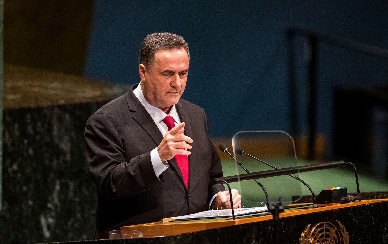 وەزیری بەرگریی ئیسرائیل: لە سووریا ناکشێینەوە