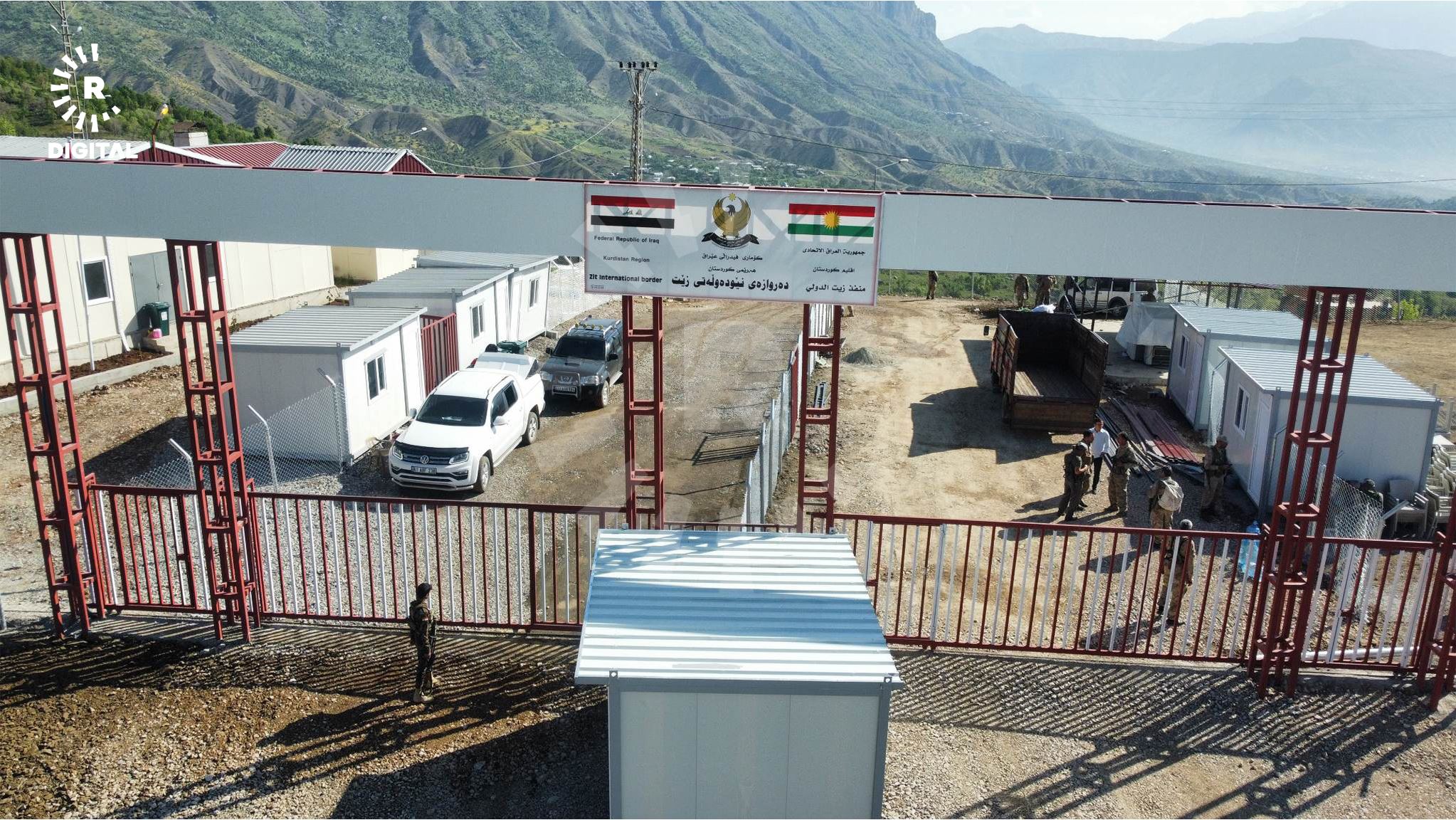 وەستانەکە بەهۆی کارکردنە لە رێگەوبانی دیوی تورکیا.