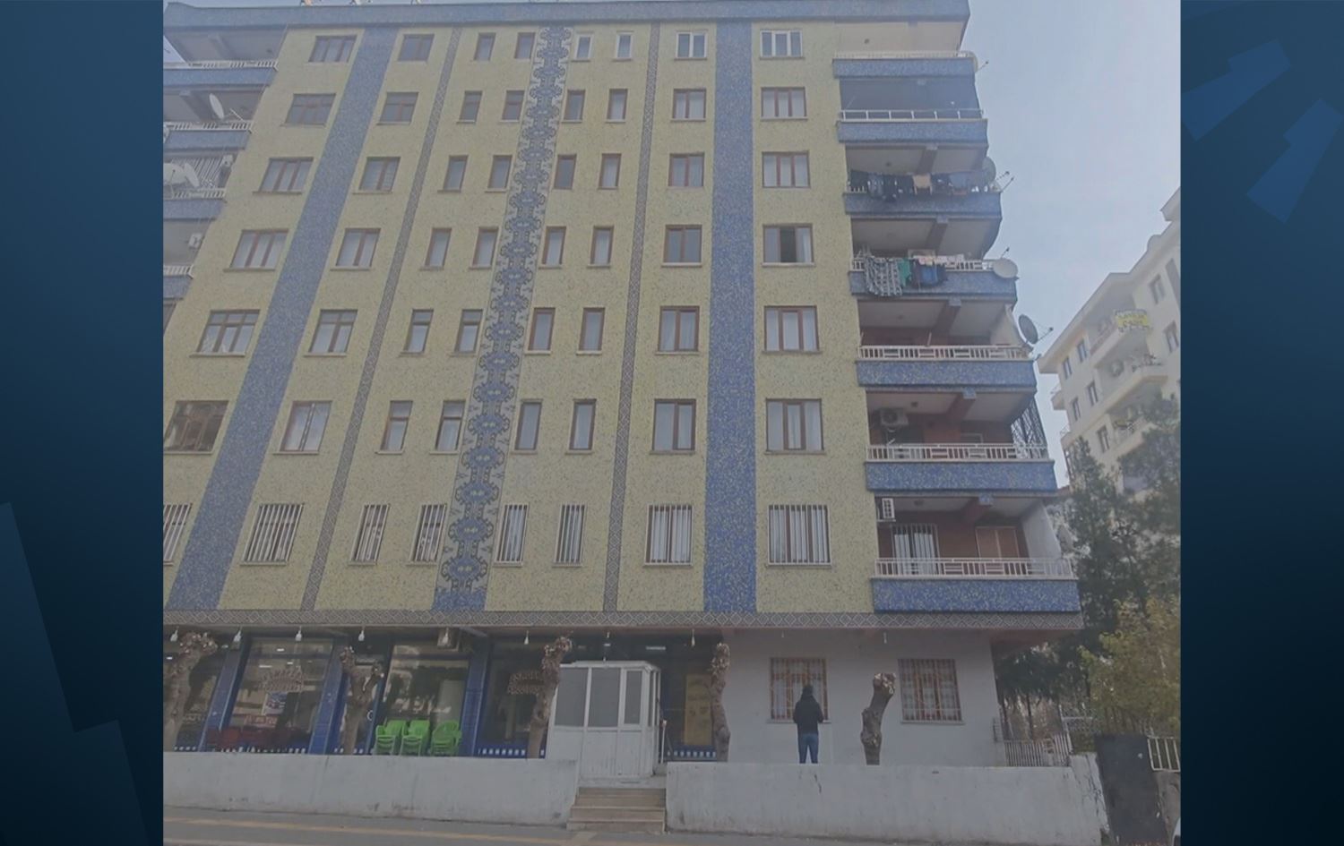 دیمەنێکی باڵەخانەکە