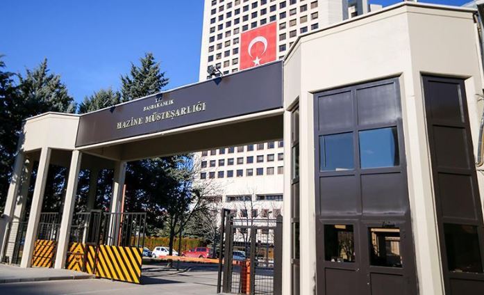 تورکیا دەست بەسەر سامانی حەوت کەس و سێ کۆمپانیادا دەگرێت