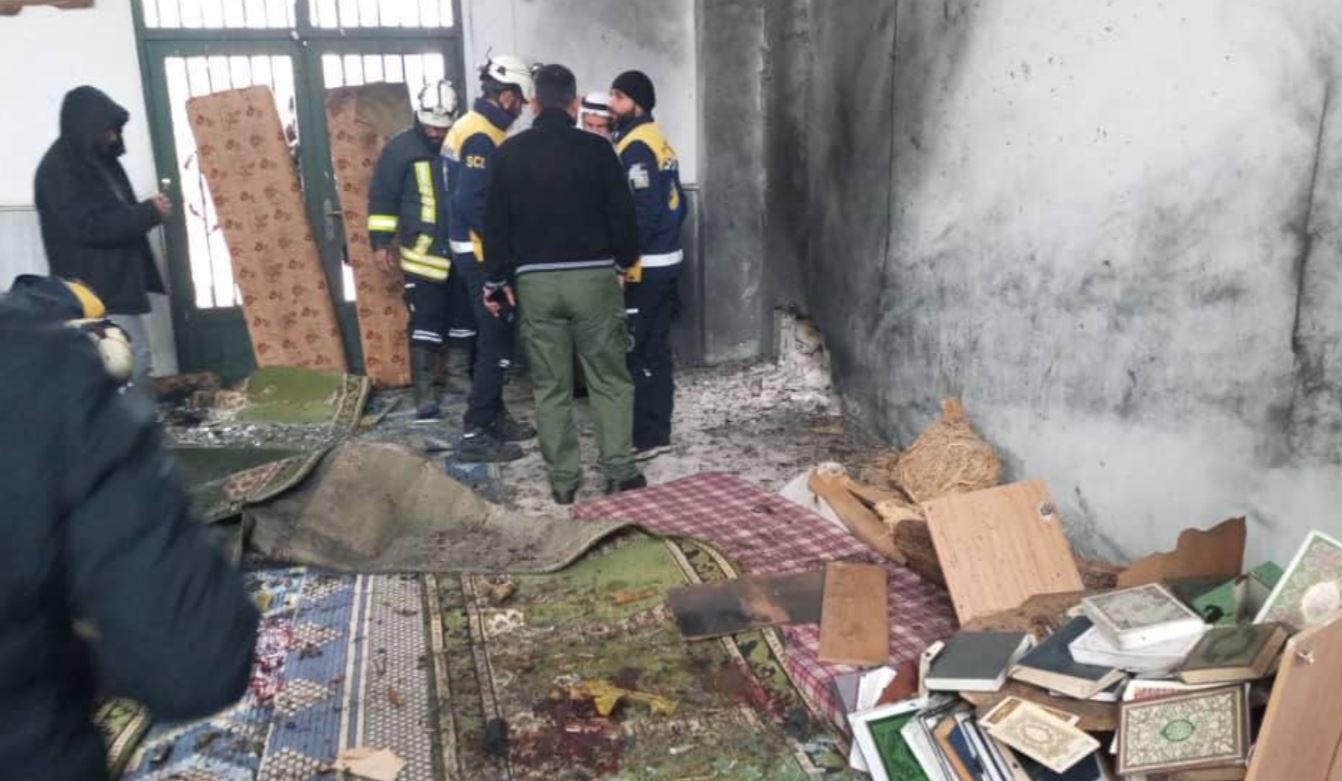 دیمەنی نێو مزگەوتەکە پاش تەقینەوەکە.