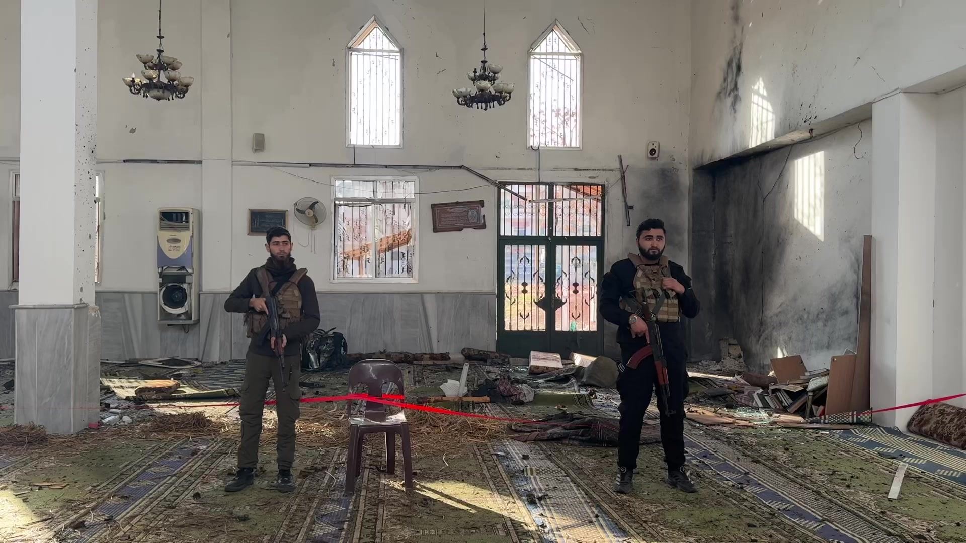 "سرايا أنصار السنة" تتبنى التفجير الدموي بمسجد في حمص 