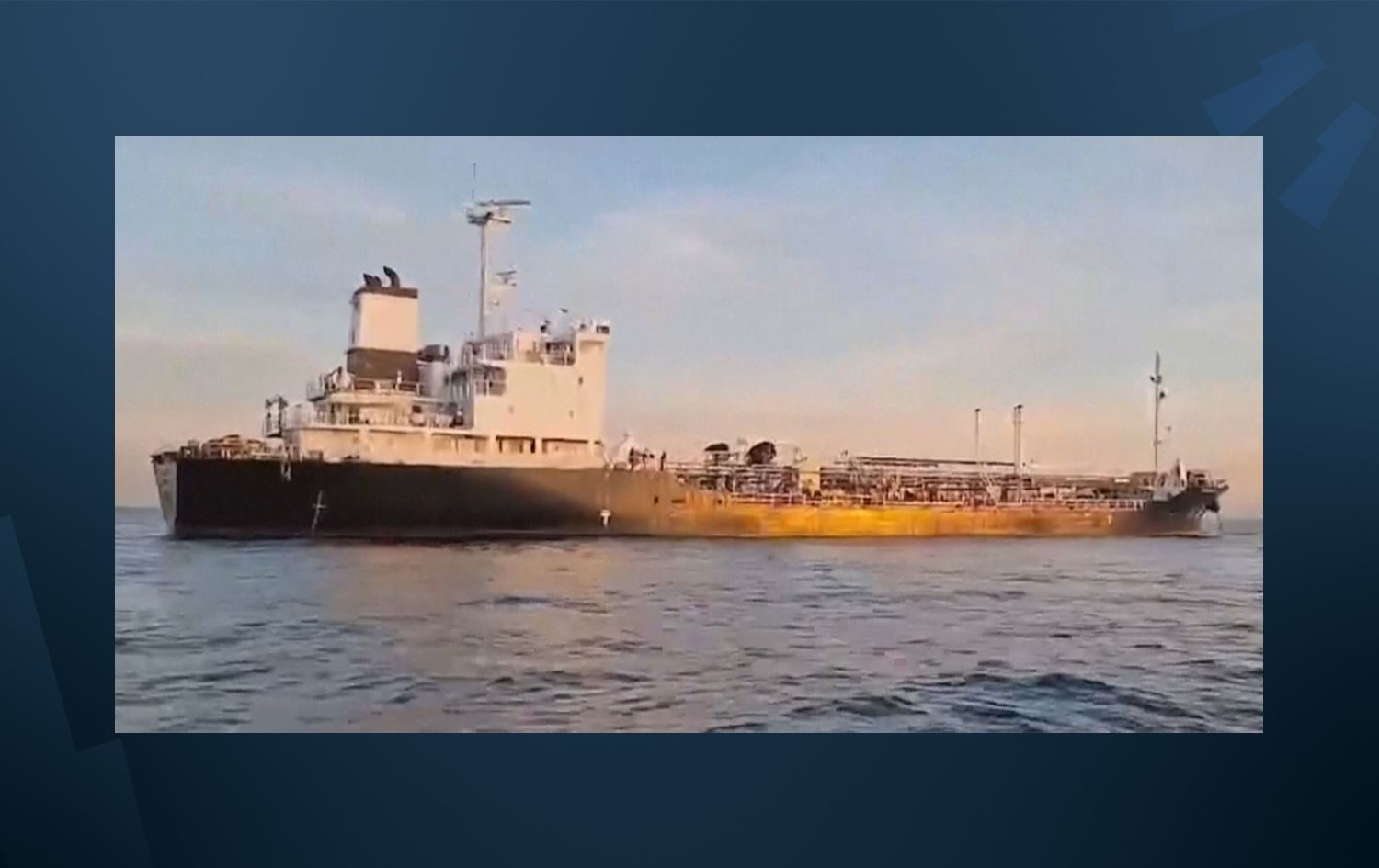 İran’dan Hürmüz Boğazı’nda kaçak yakıt operasyonu: 4 milyon litre ele geçirildi